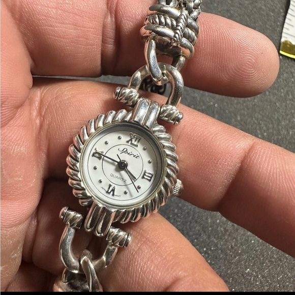 Spirit Quartz Ladies Watch Silver Tone Japan Movement Working New Battery - Picture 5 of 7